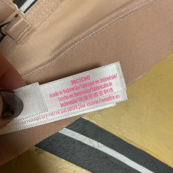 Nwo VS pink wireless beige bra - Picture 4 of 4